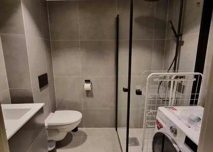 شقة And Spacious For 8